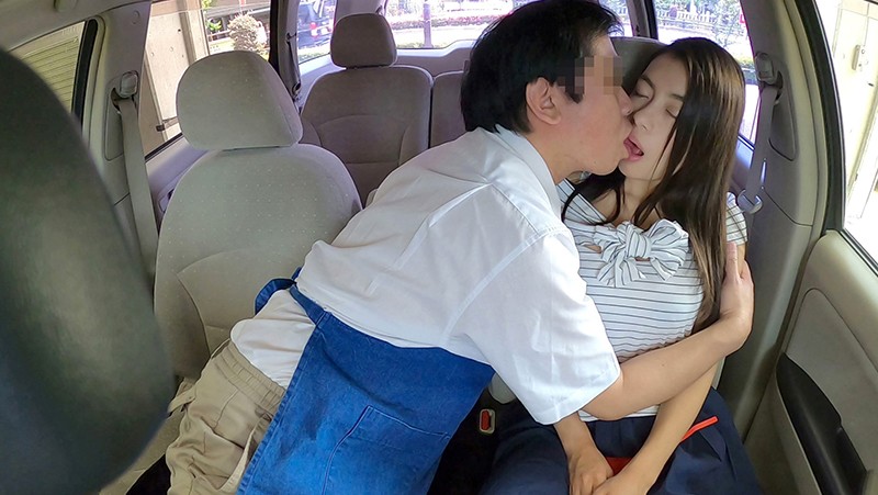 NKKD-180 Soliciting sex from thirsty wives in the car