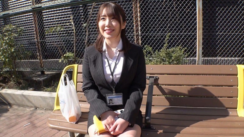 BAZX-249 Soy una oficinista que aprovecha su hora de almuerzo para ganar dinero extra con su trabajo secundario.