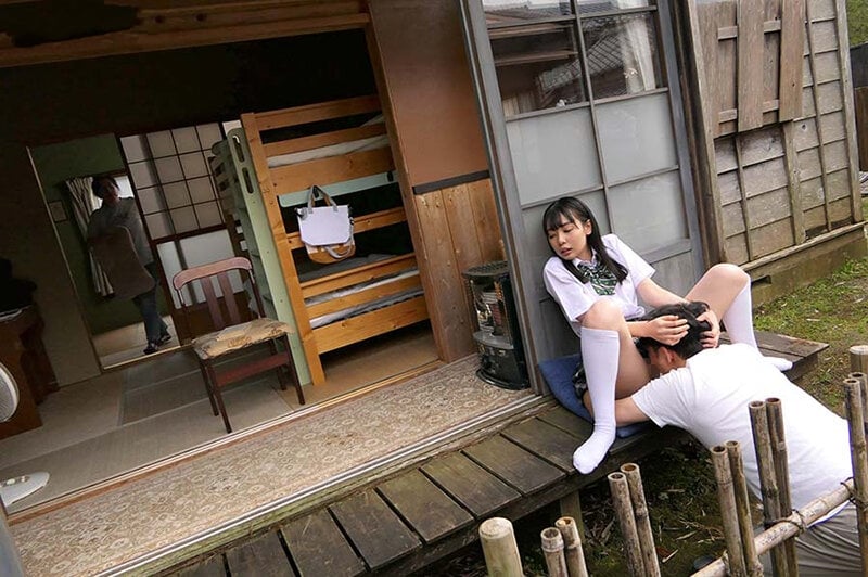 टोकिता अमी अपने पड़ोसी के साथ गुप्त रूप से यौन संबंध बनाती है