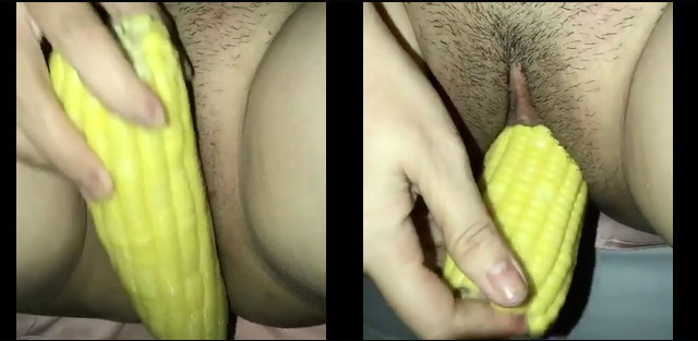 Ik ben zo geil dat ik masturbeer met maïs 